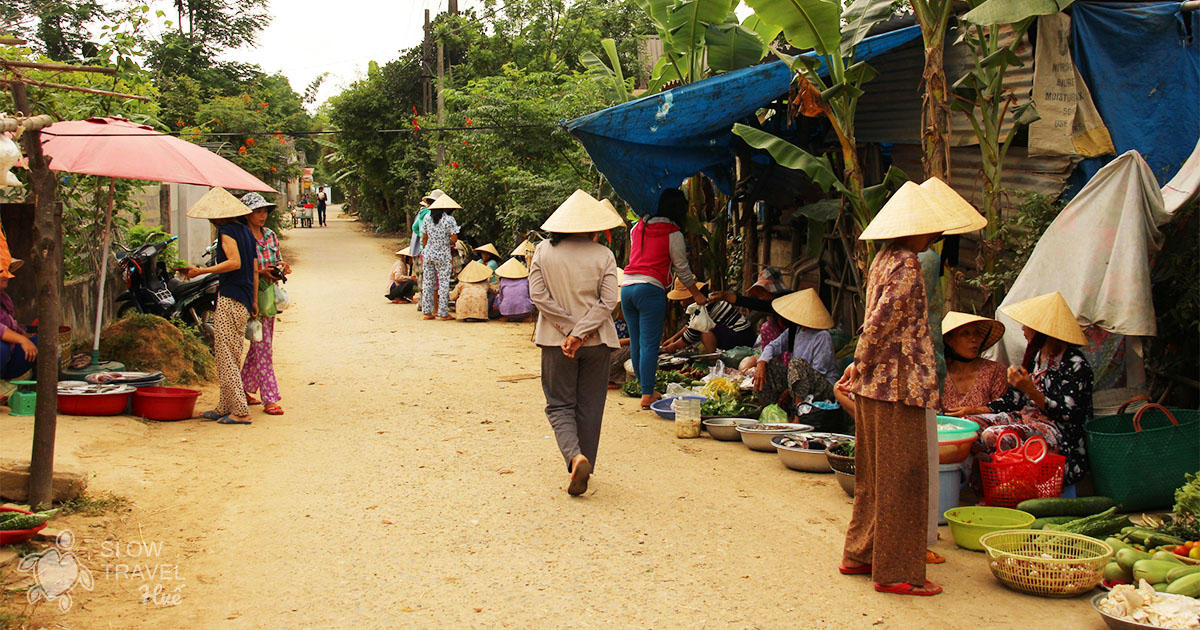 Slow travel through Hue local markets